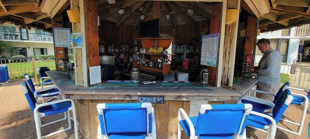 Beachfront Hotspot - New Furnishings - Pool - 1st Floor