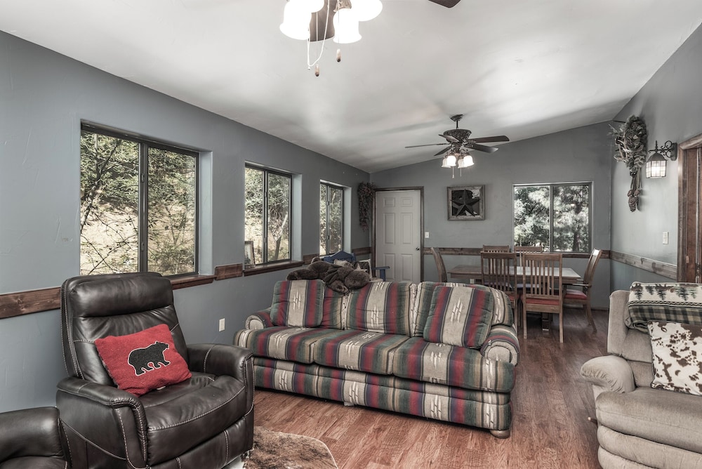Tis Holiday Haus by Ruidoso Vacation Rentals