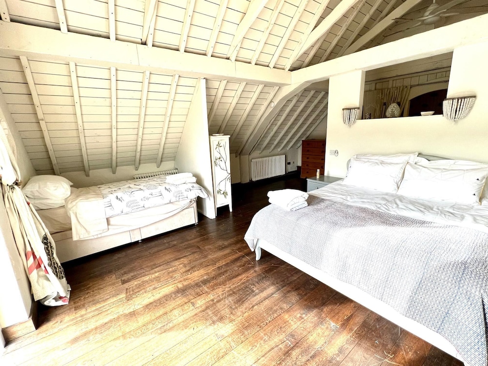Luxury Chilterns Hideaway, Easy Access to London view 4
