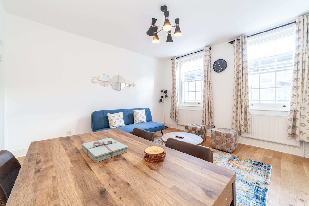 Period Victorian Abode In Idyllic Kings Cross