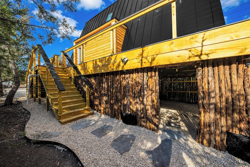 ARES Treehouse Fredericksburg