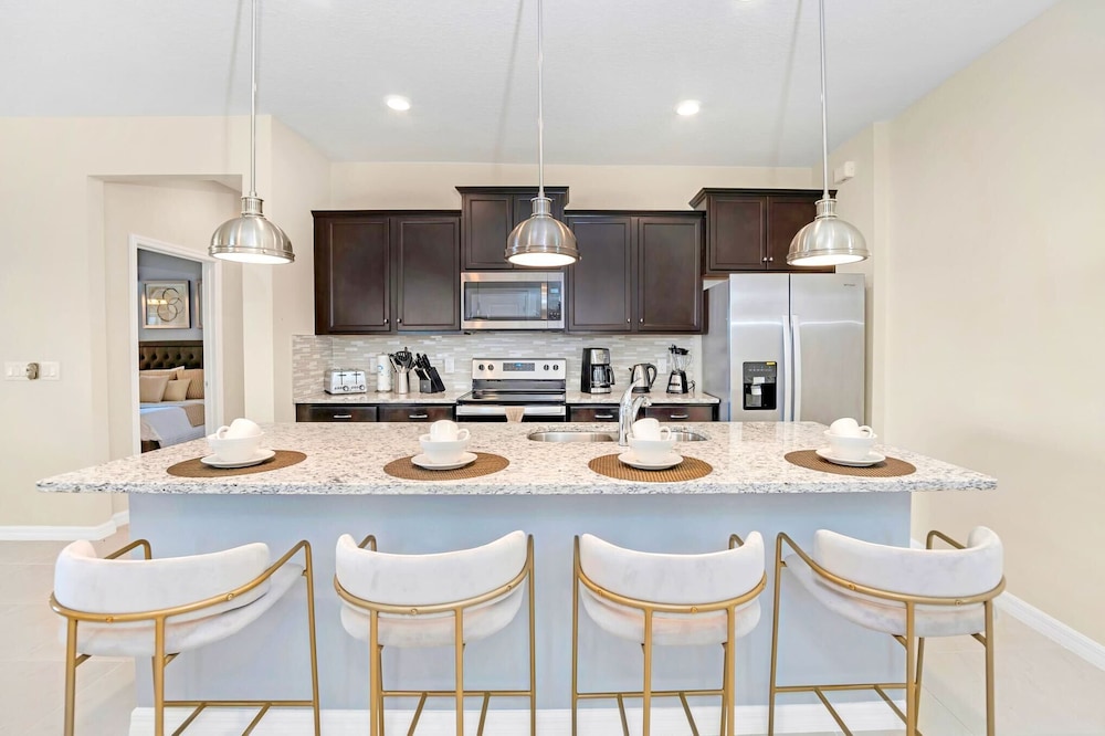 Upstay: 7BR Resort Home w Private Poolnear Disney