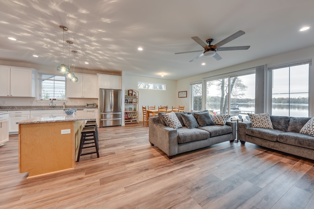 Burlington Vacations - Lakefront Burlington Vacation Rental: Dock Beach - Property Image 19