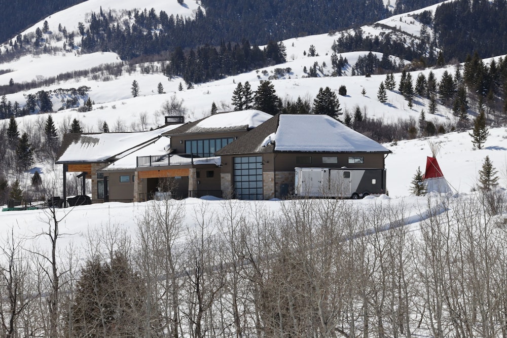 Glenn Haven Luxury Large Group Getaway Sleeps 60