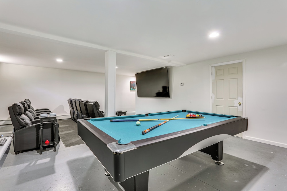Home Theater & Game Room: Home in Glen Wild!