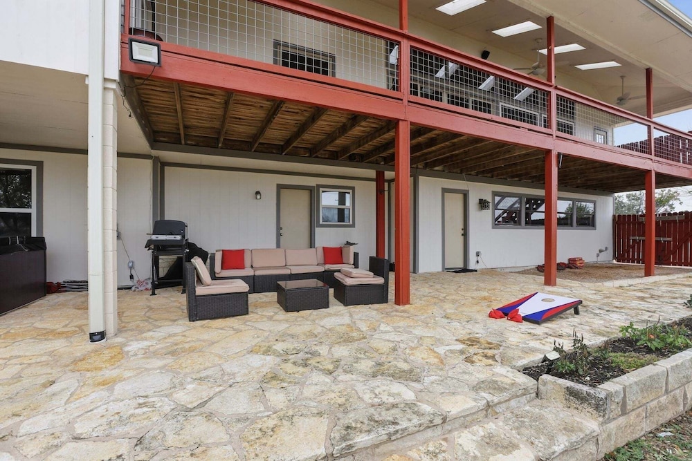 4br Leander Retreat With Hot Tub & Views 4 Bedroom Home
