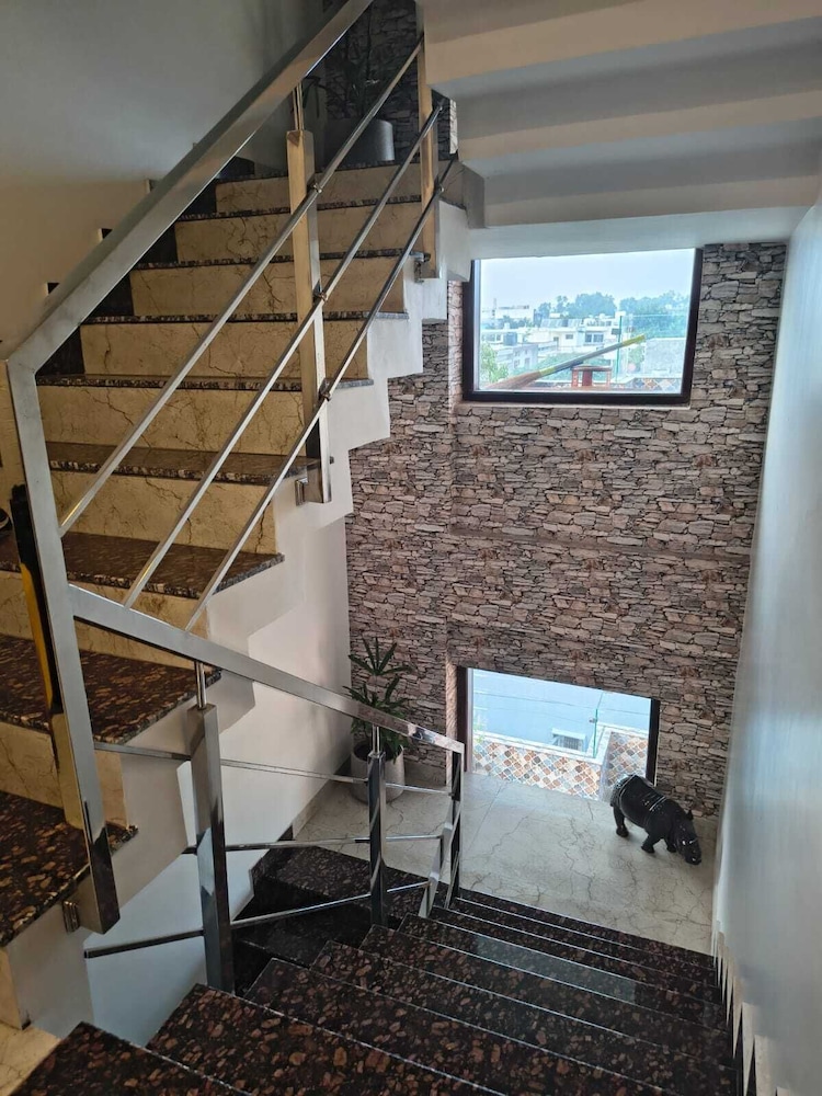 HomiStay - 3BHK