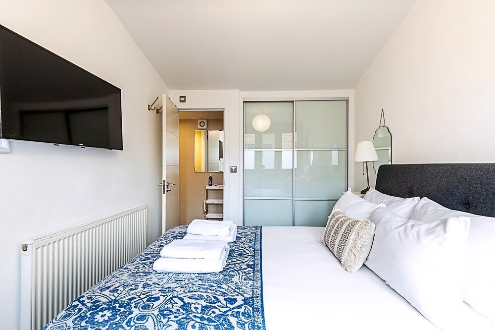 Modern & Airy 2-bed Gem in Trendy Stoke Newington