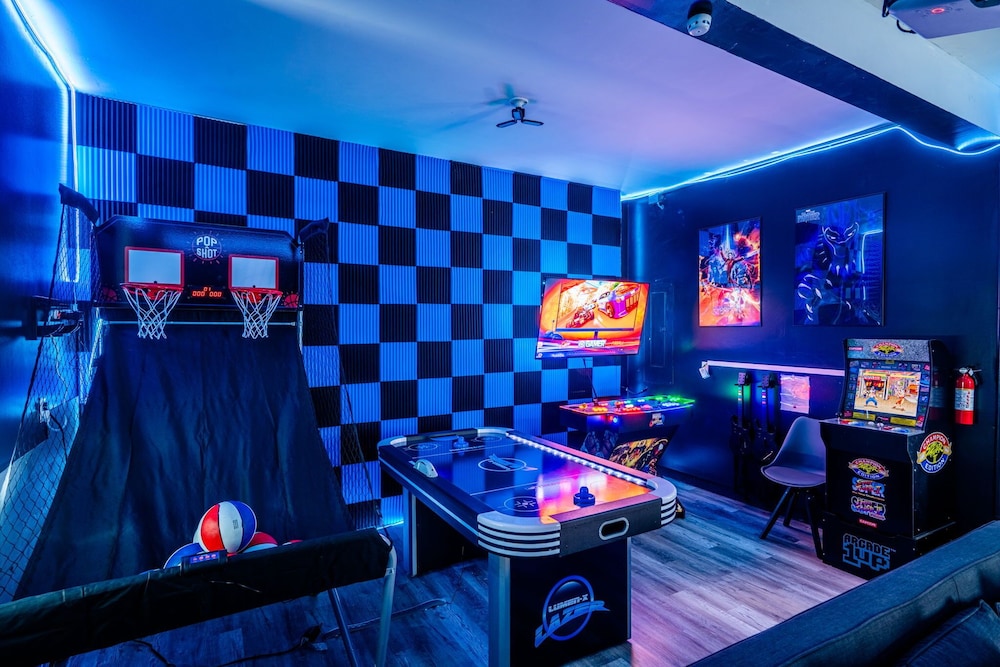 Ultimate Poconos Family Escape! Games, Firepit, Theater Vibes & More