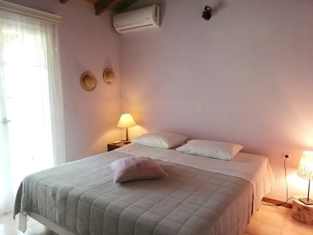 Agrilis Cottage Near the Beach photo 3