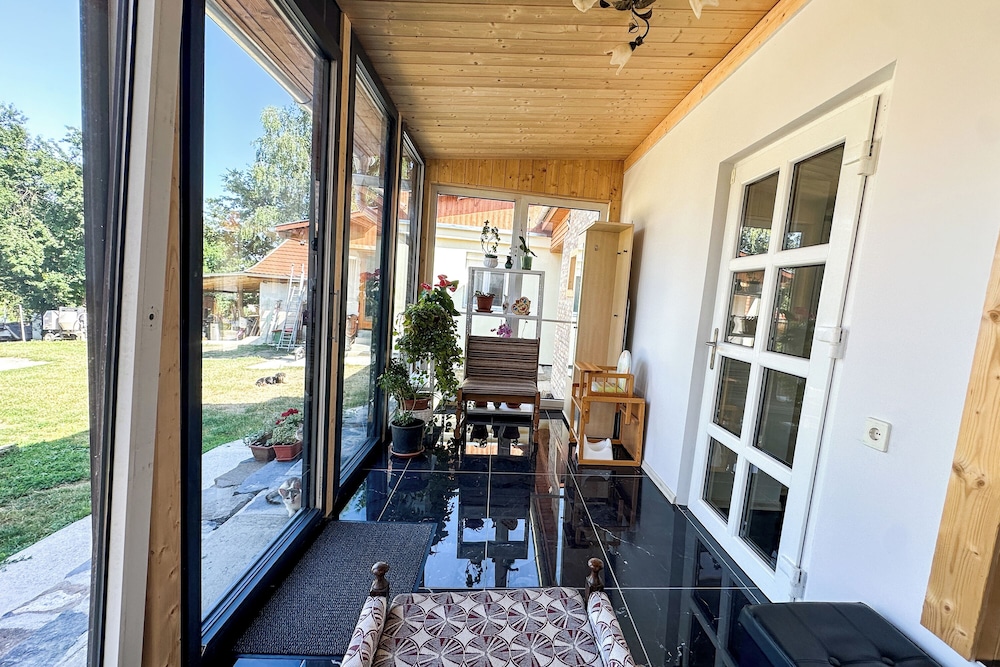 Nora Guest House