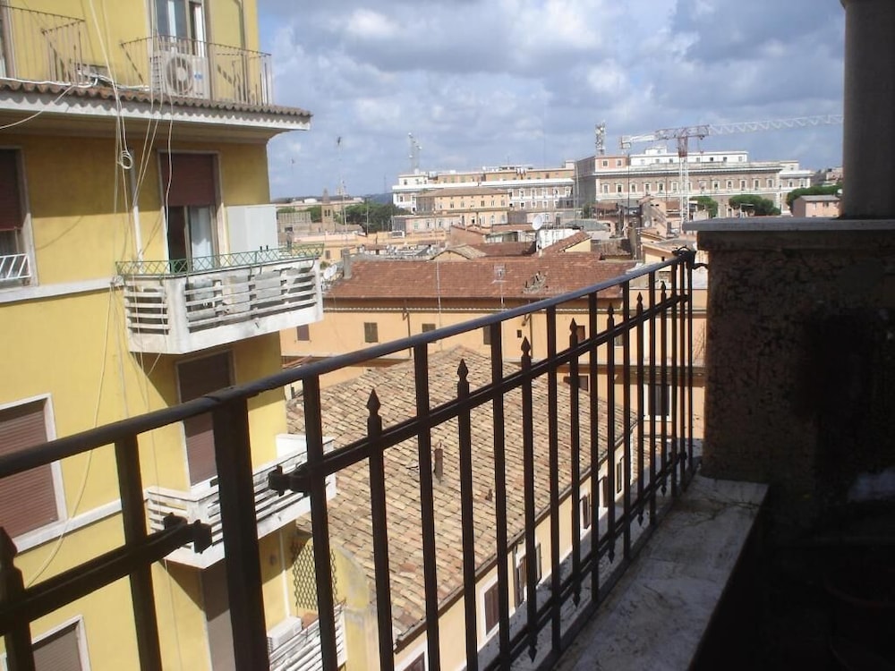 Rose Santamaria Residence - Hostel