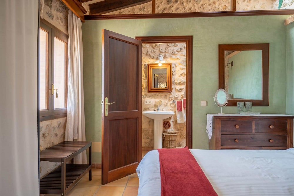 CAN Pulit - Finca rom Ntica Para 2 con Piscina y Vistas en Selva Mallorca