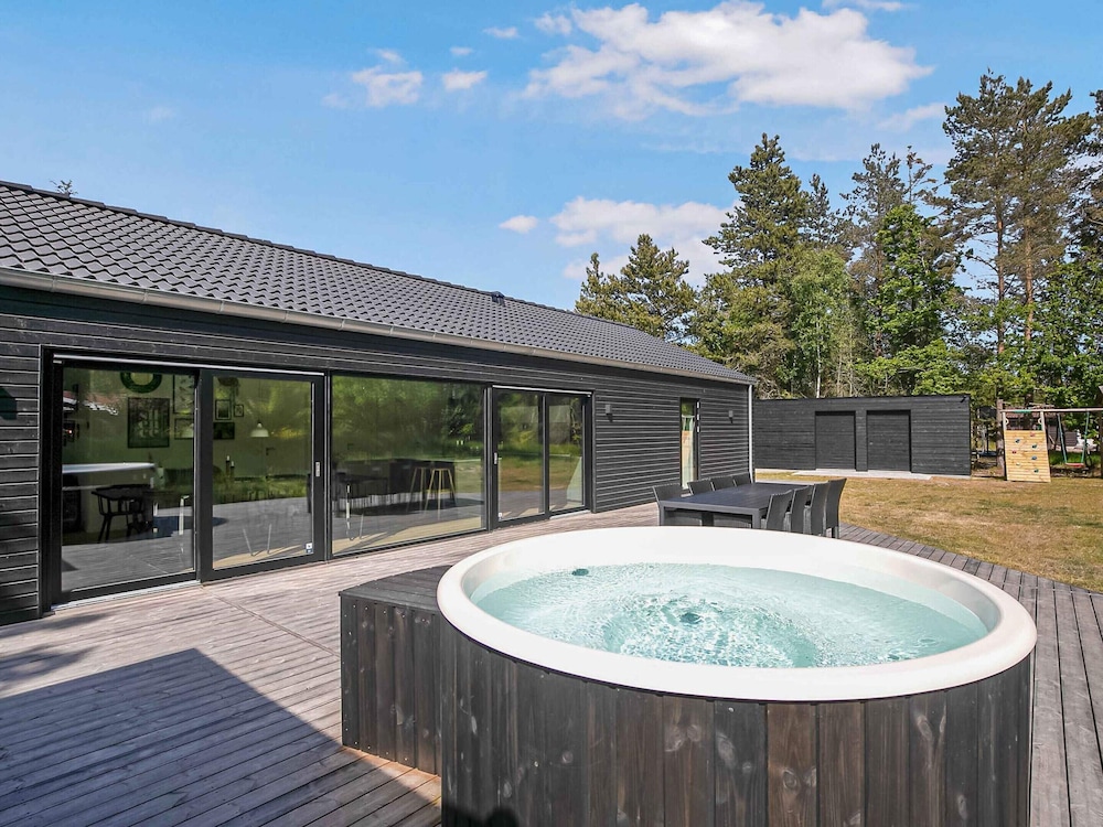 5 Star Holiday Home in Hals