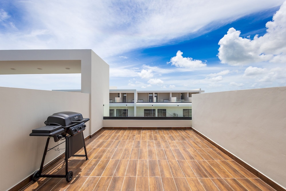 2BR Oasis in Eden Tropical - BBQ Pool Near Beach