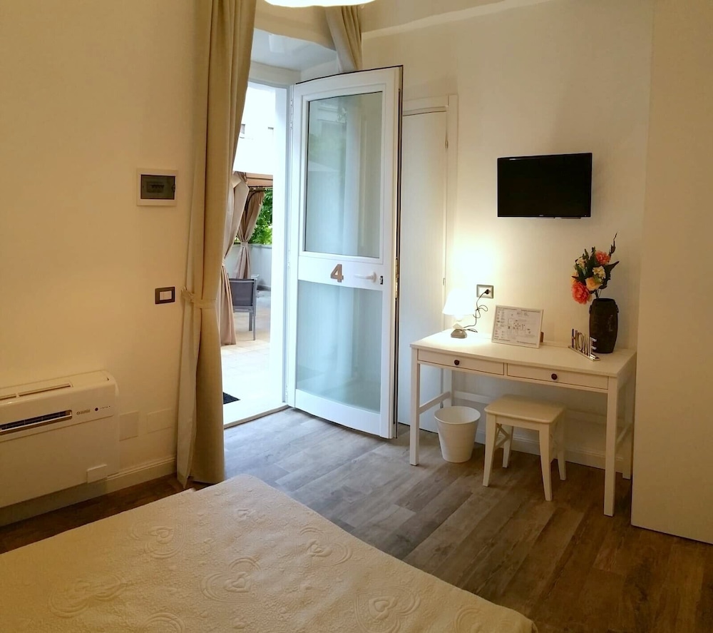 Garden House - Luxury Guest House