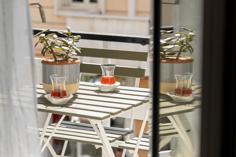 Spacious 2-bedroom Retreat in the Heart of Athens