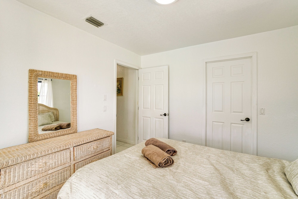 4 Mi to Beach: Canal-front Home in Port Charlotte!