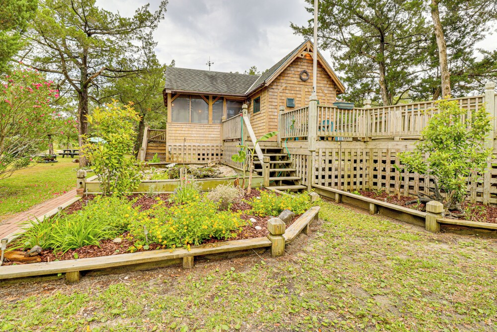 Hot Tub Haven: Creekside Cabin in Frisco!