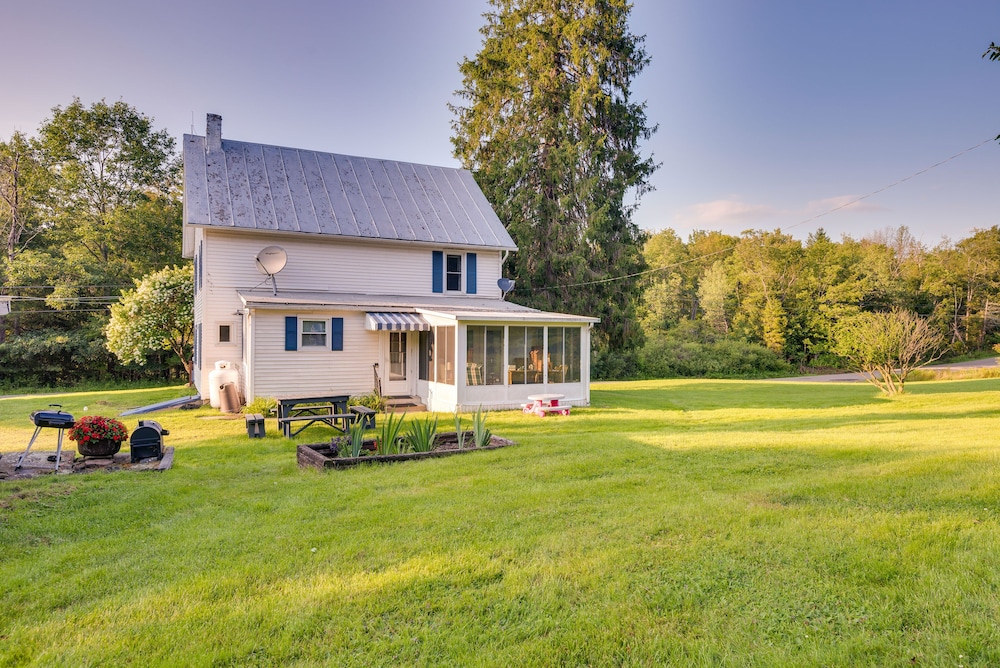 Hop Bottom Home w/ Private Yard & Fire Pit! view 3
