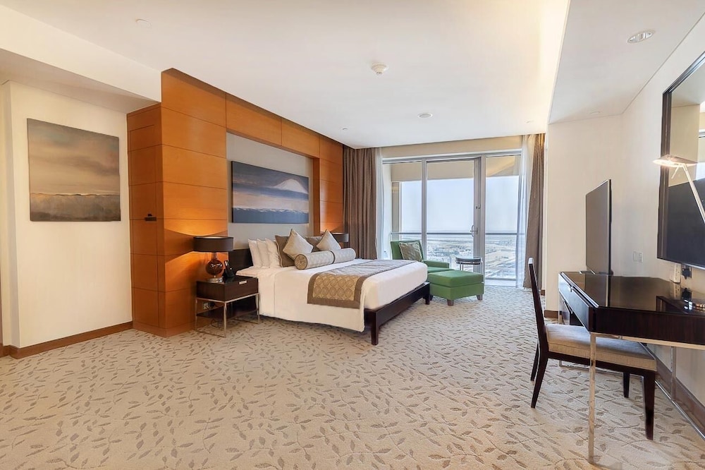 Emaar Fashion Avenue – Formerly Address Dubai Mall Four Apple