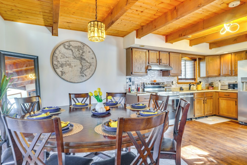 Grill & Games: Family Home in East Stroudsburg!