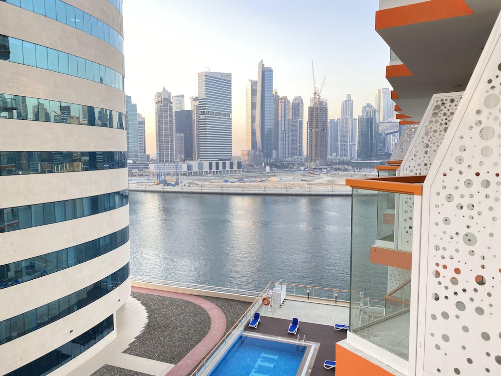 Lux BnB 2BD Canal Views Business Bay