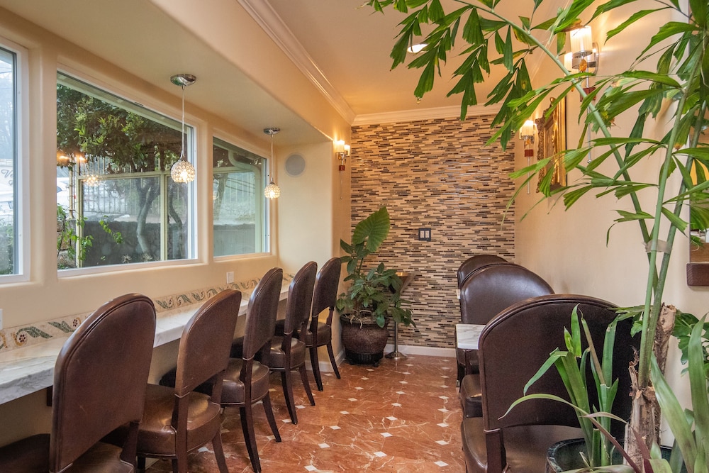 Monterey Vacations - Vendange Carmel Inn  Suites - Property Image 2