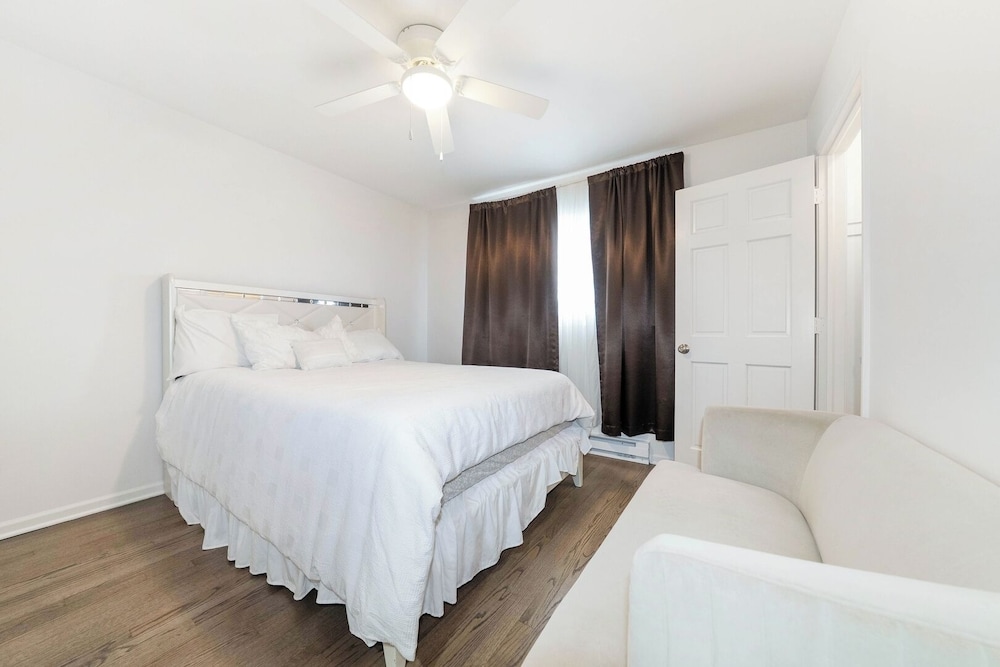 Renovated Apt w/ A/c, Wifi & Free Parking