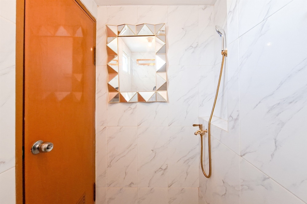 Classic Studio At Loftvilles City Apartment