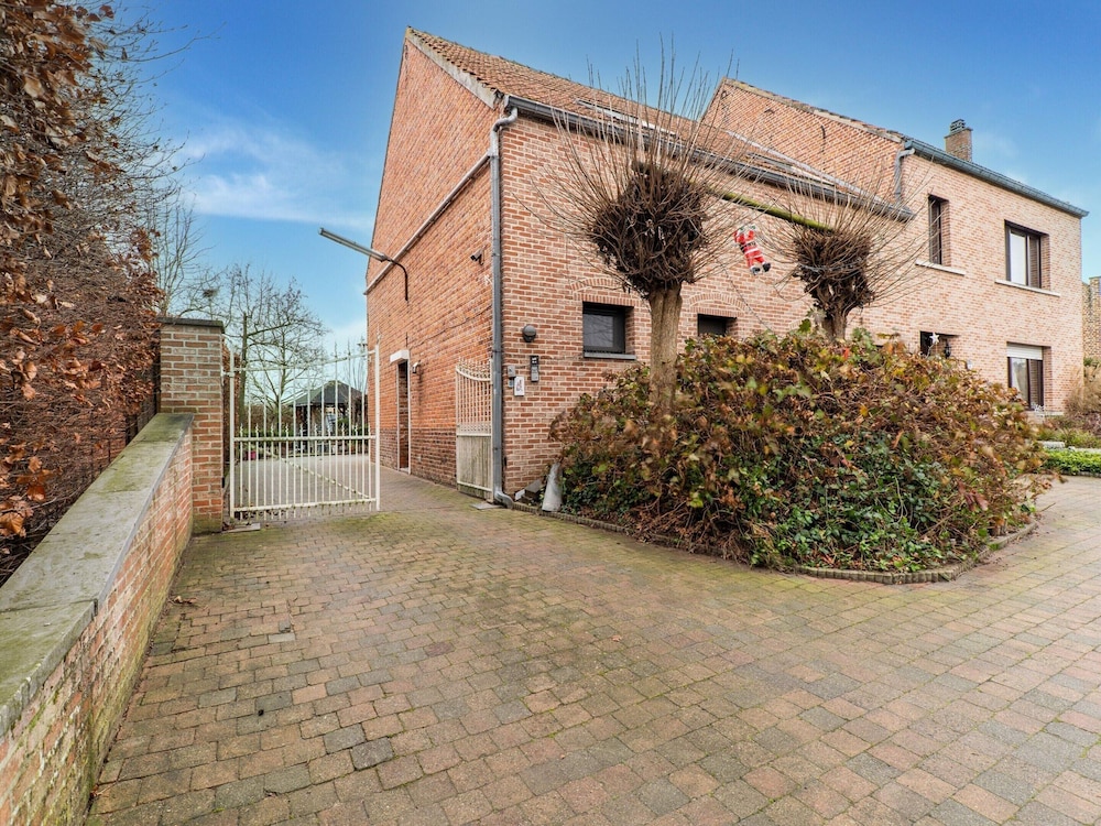 Zoutleeuw Home With Pool