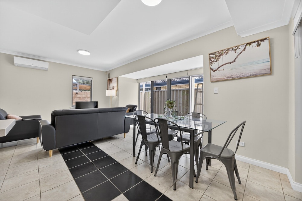 3-bedroom Escape With Outdoor Living Area