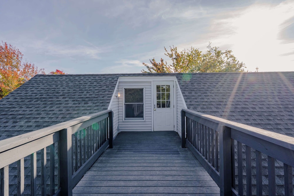 Nubble View Home for 10