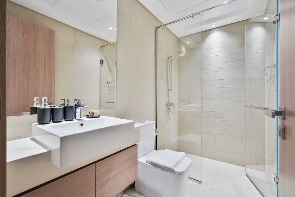 PVH - Chic 1BR - Azizi Riviera 37