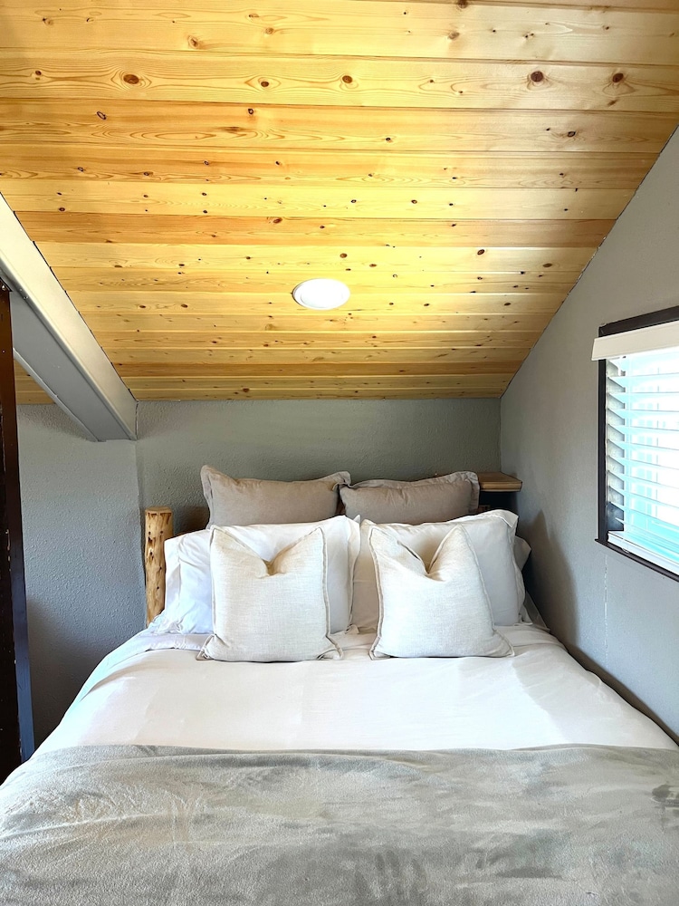 Perch Point- Hikers Dream Cabin Base