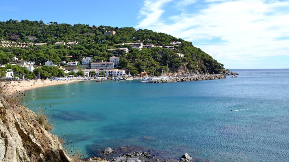 Gregal in Llafranc With 2 Bedrooms and 1 Bathrooms