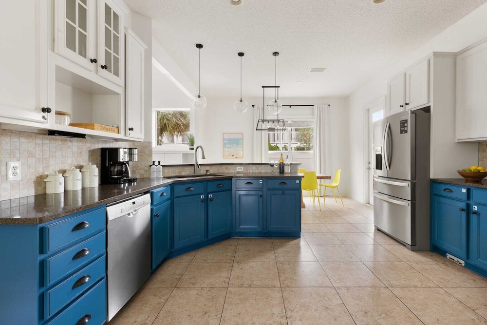 Sleeps 18! Pool, Hottub, Game Room, Blocks to Beach Vilano Villa by Avantstay