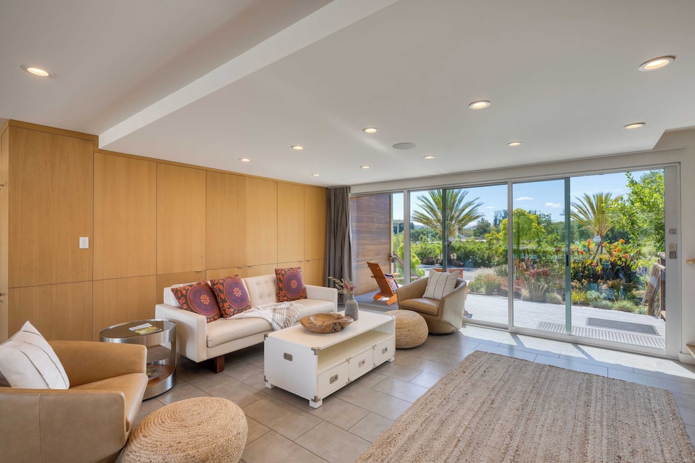 Coplan Vineyards by Avantstay 10-acre Estate w/ Pool, Spa, Bocce & Designer Interiors