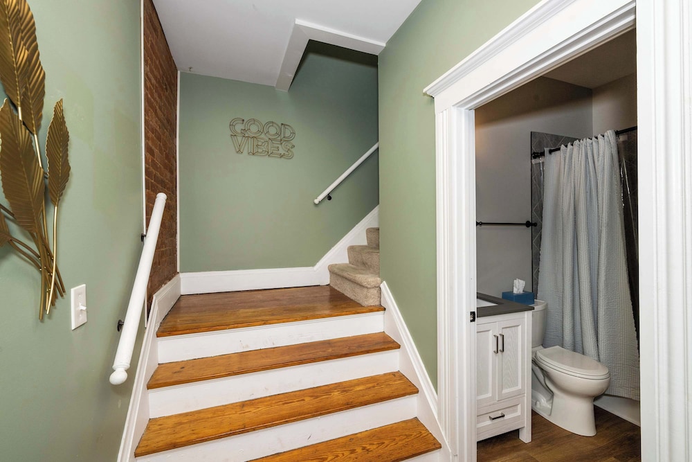 Ludlow Lodge w/ City Views