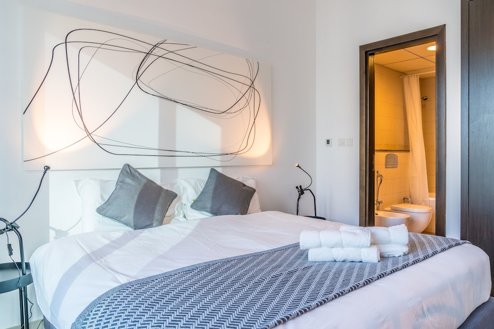 Dream Inn Dubai Bay Central