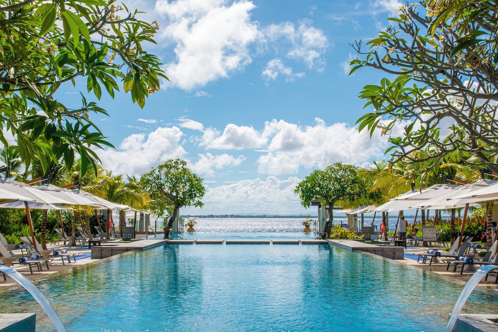 Hotel Crimson Resort and Spa Mactan - Image 1