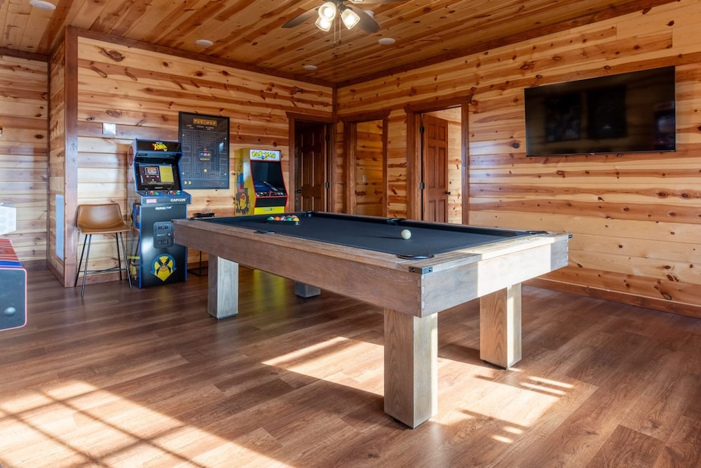 Pet-friendly Pool Game Room Hot Tub Theater