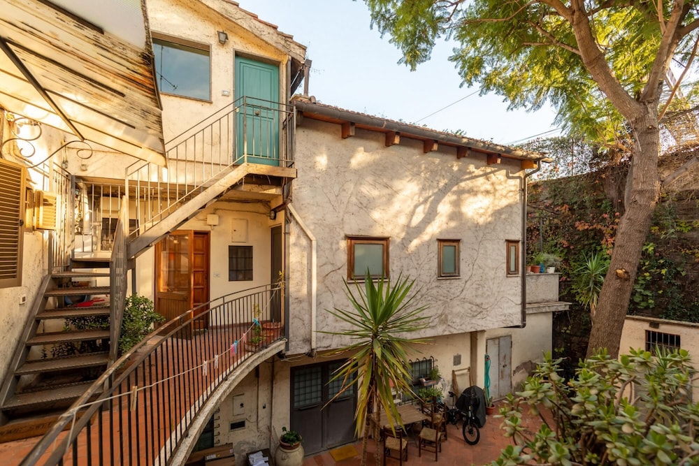 Trastevere Romantic Terraced Apartment