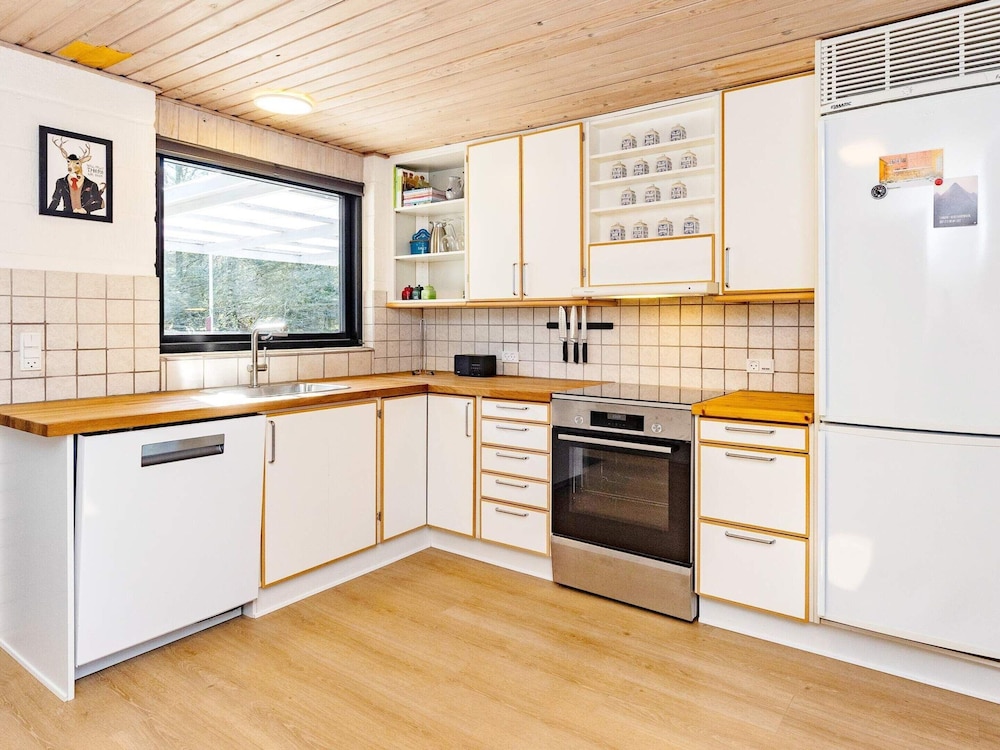 6 Person Holiday Home in Veslos view 5