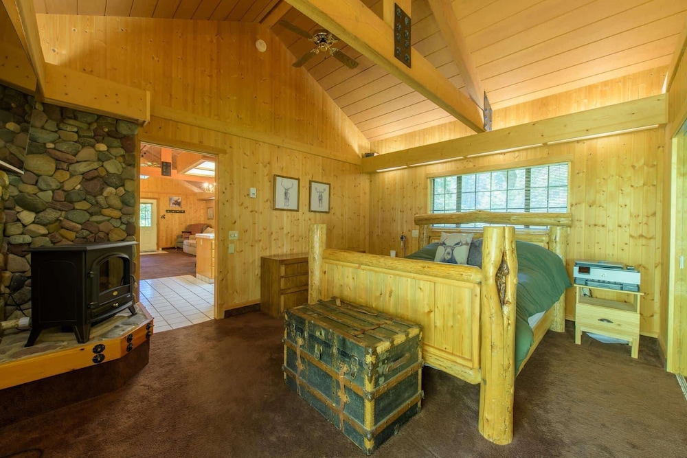 Glen Lake Cabin in the Woods