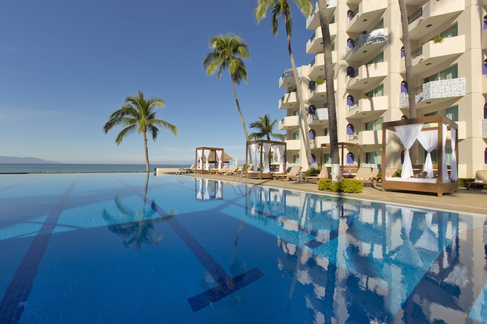 Puerto Vallarta Vacations - Crown Paradise Golden Puerto Vallarta All Inclusive - Property Image 2