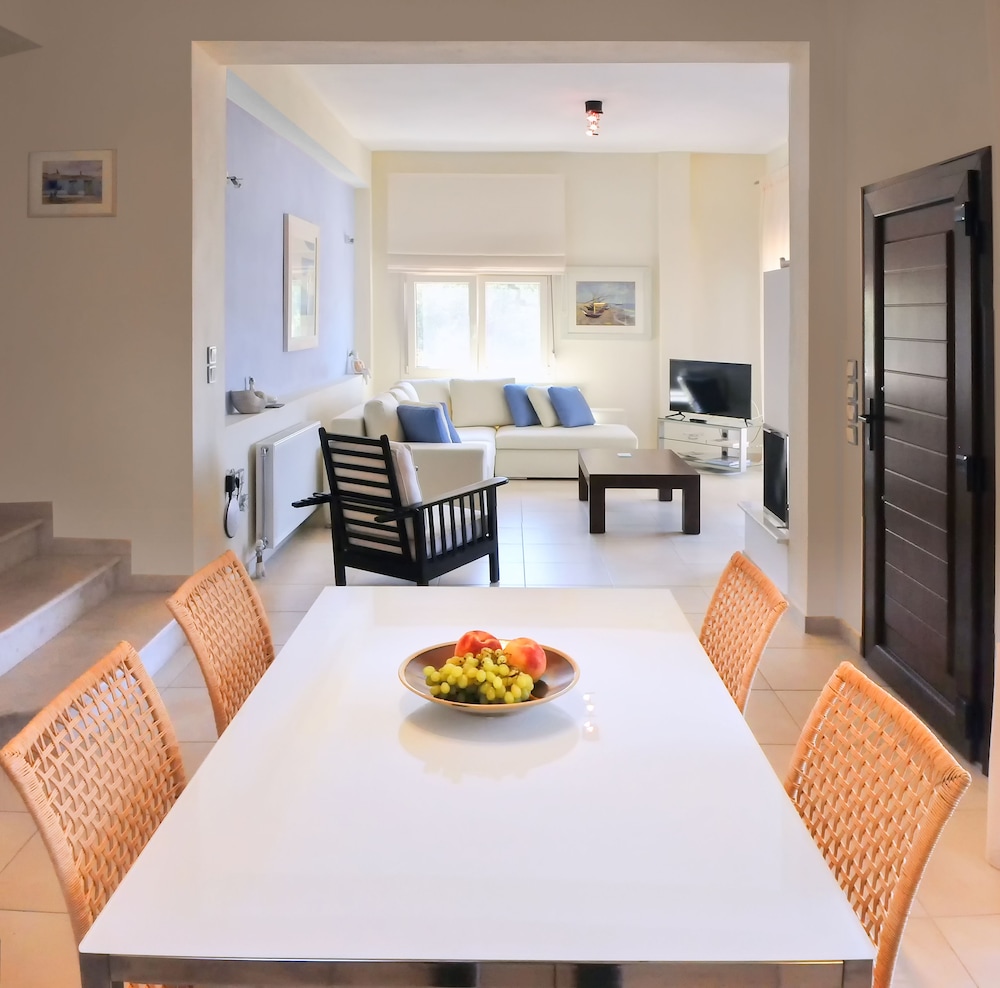 Balconies on Sea - The Garden Apartment photo 2