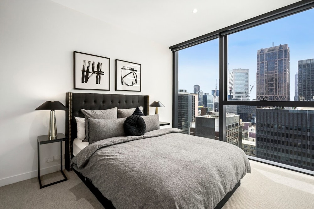 Luxuria Apartments - Collins House
