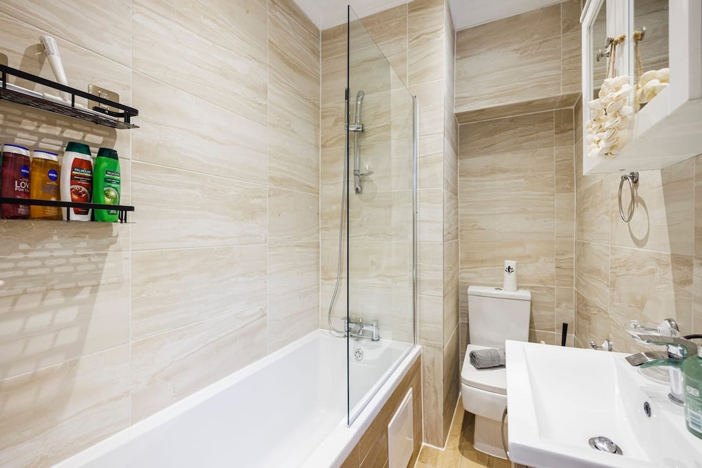 Kensington Charming and Bright Flat