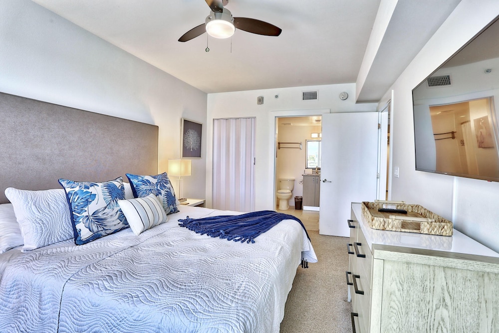 Oceana 301 East